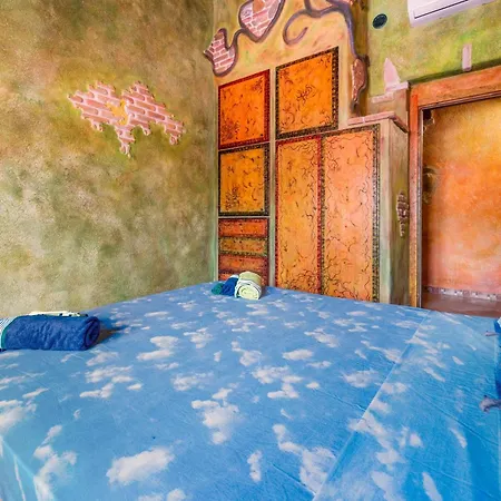 Casa Gaudi 3*