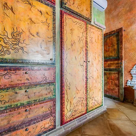 Casa Gaudi 3*