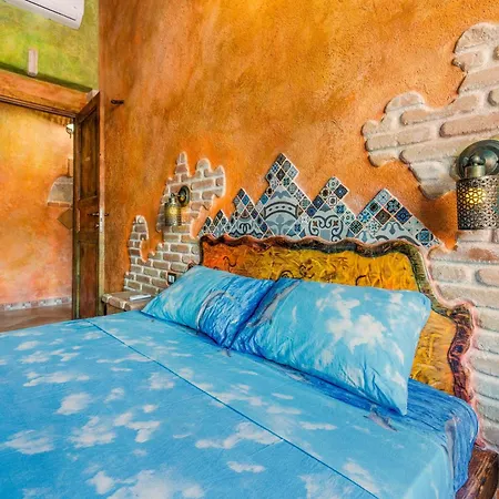 Casa Gaudi 3*
